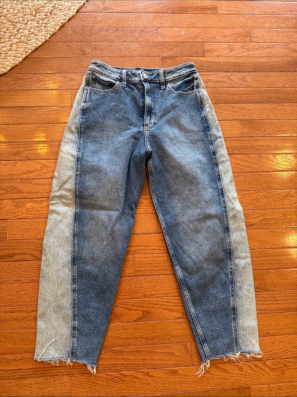 Hollister 🩵 💙 Colorblock ultra high rise vintage relaxed mom jeans size 27
